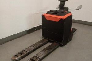 Transpallet elettrico Linde portata 2000kg (20 q.l