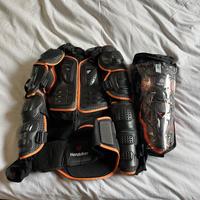 Pettorina e ginocchiere cross-enduro