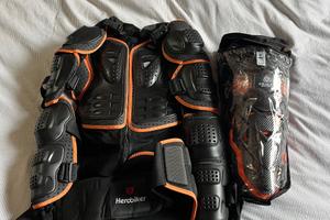 Pettorina e ginocchiere cross-enduro