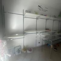 Arredamento modulare per negozio o cabina armadio