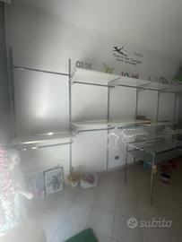 Arredamento modulare per negozio o cabina armadio