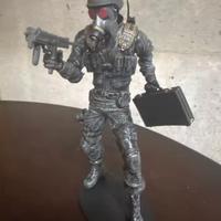 action figure the hunk di Resident evil 