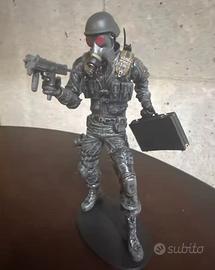 action figure the hunk di Resident evil 