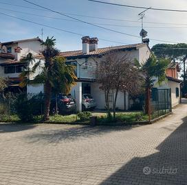PIERIS Casa accostata con giardino