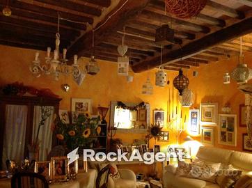 Casa indipendente di 211 m² con 5 locali a Seravez