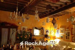 Casa indipendente di 211 m² con 5 locali a Seravez