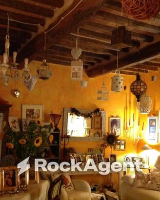 Casa indipendente di 211 m² con 5 locali a Seravez