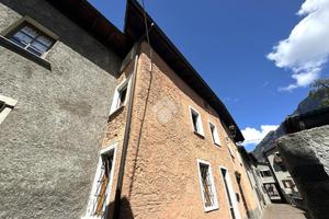 2 LOCALI A BORMIO