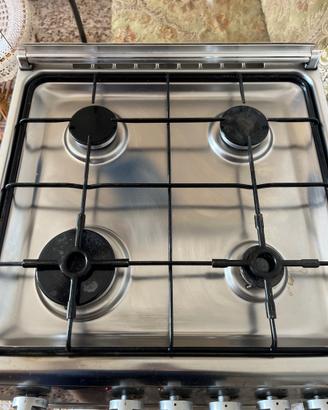 Cucina tecnogas 4 fuochi + forno elettrico