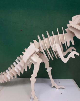 Dinosauro in legno