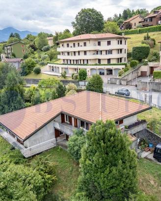 Villa di 228 m² con più di 5 locali e box auto dop
