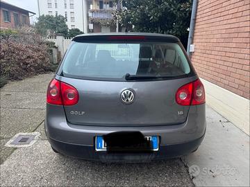 VOLKSWAGEN Golf 1.6  Comfortline