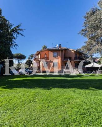 Villa di 282 m² con più di 5 locali e box auto dop