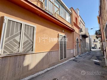 AMPIO QUADRILOCALE CON INGRESSO INDIPENDENTE, PATI