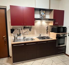 Cucina completa di elettrodomestici