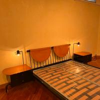 Letto con comodini incorporati