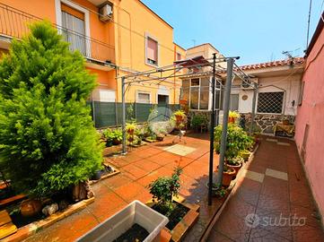 CASA INDIPENDENTE A TORRE DEL GRECO