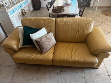 Divano letto in pelle con poltrona abbinata