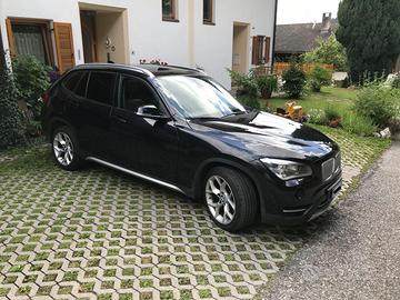 BMW X1 xDrive20d xLine | Top-Ausstattung | Pano |
