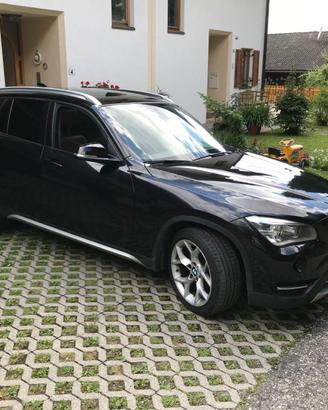 BMW X1 xDrive20d xLine | Top-Ausstattung | Pano |