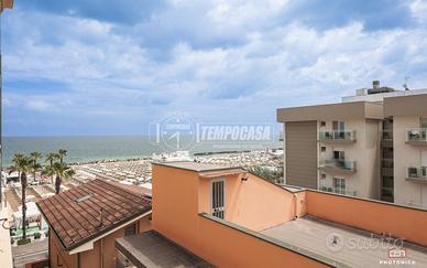 BILOCALE VISTA MARE IN PALAZZINA DI PREGIO
