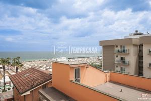 BILOCALE VISTA MARE IN PALAZZINA DI PREGIO