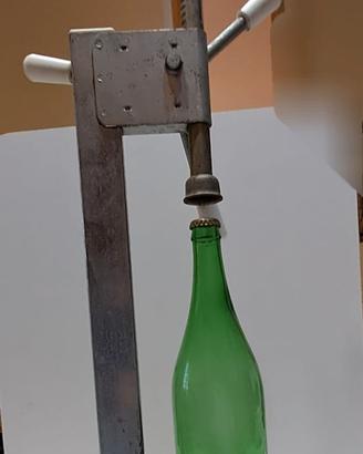 Tappatrice manuale a colonna