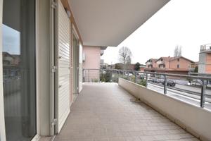 Appartamento con balcone e garage