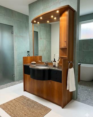 Mobile bagno di legno e marmo