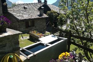 Casetta indipendente tra i boschi di montagna 