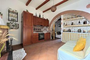 2 LOCALI A ISCHIA DI CASTRO