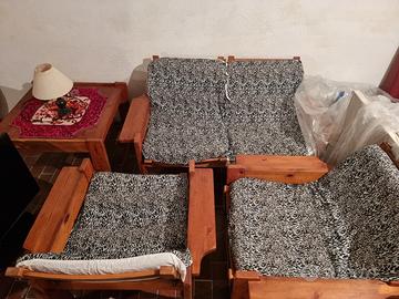 salotto rustico due poltrone divano e tavolino