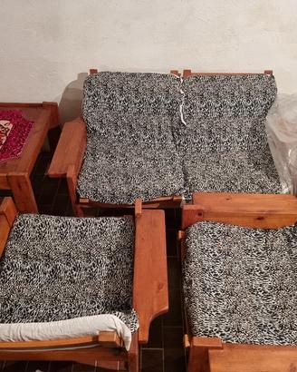 salotto rustico due poltrone divano e tavolino