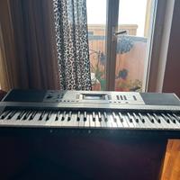 Yamaha PSR E353