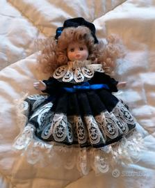 BAMBOLA IN PORCELLANA. VINTAGE ANNI '80