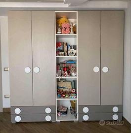 Cameretta camera bambini con letto montessoriano