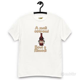 T-shirt iconica a mali estremi bevi e rimedi
