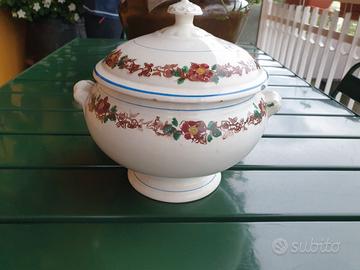 Zuppiera di Mondovì con fiori