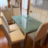 Tavolo da prnzo + 4 sedie bianche