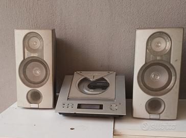 Stereo Sharp radio/ CD/cassette