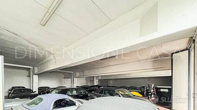 Immobile di 500 m² con 1 locale a Modena