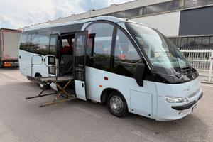 Autobus/ Iveco 31 posti con pedana disabile