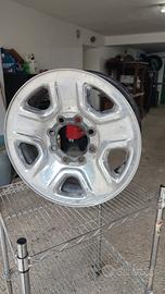 Cerchi Dodge Ram 2500 e coprimozzi 