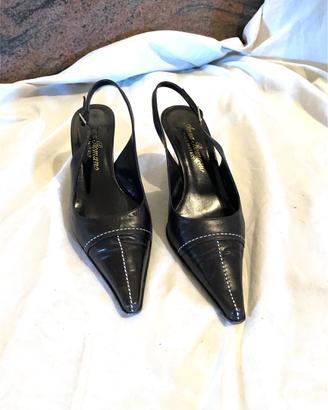 Chanel nera con dettagli bianchi