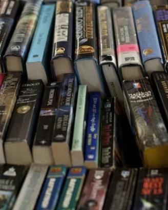 Lotto stock 50 libri misti romanzi per rivendita