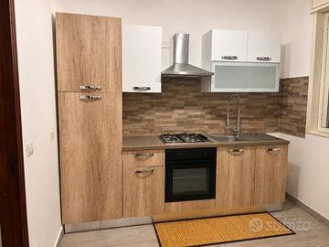 Cucina 2,55x 2,15 m con forno e piano cottura