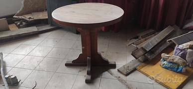 tavoli in legno massello. 