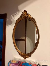 Specchio ovale vintage con cornice dorata, barocco