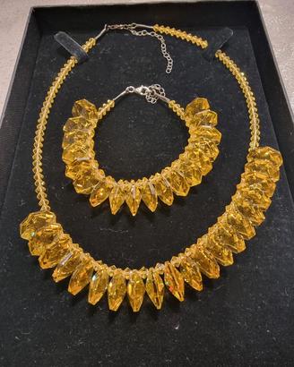 Parure da donna. Collana e bracciale.
