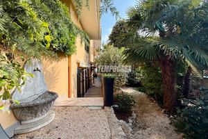 QUADRILOCALE SU DUE LIVELLI CON GIARDINO - USMATE
